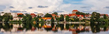 Altstadt Strausberg von Jenseits des Sees im Sommer 2024. Foto: Sbberlim. Lizenz: CC BY-SA 4.0 (https://creativecommons.org/licenses/by-sa/4.0)